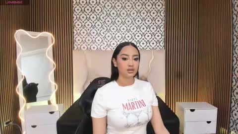 BELLA online show from November 10, 2:16 pm