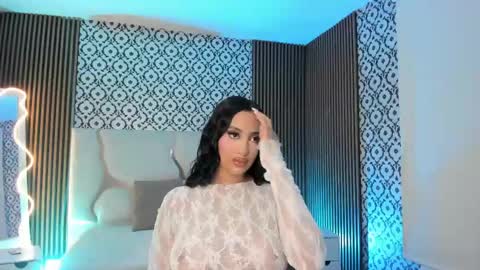 Snapshot of beella_tay1 chatting on June 5, 12:11 pm BELLA online show from June 5, 12:11 pm