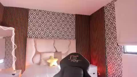 Snapshot of beella_tay1 chatting on June 11, 12:14 pm BELLA online show from June 11, 12:14 pm