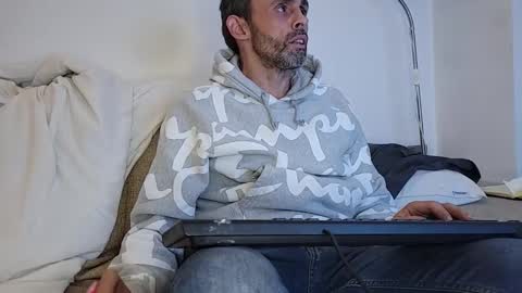 Snapshot of begbestuk chatting on September 22, 3:08 am begbestuk online show from September 22, 3:08 am