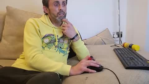 Snapshot of begbestuk chatting on November 5, 3:17 am begbestuk online show from November 5, 3:17 am