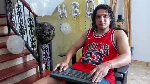 independent model online show from November 8, 11:03 pm