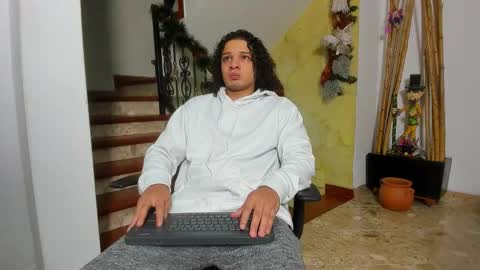 independent model online show from November 18, 1:55 am