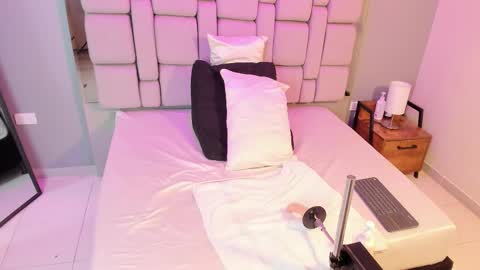 Bella online show from December 15, 3:55 am