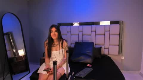 Snapshot of belanny_ chatting on May 17, 4:21 am Bella online show from May 17, 4:21 am