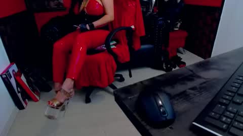 Snapshot of belatrixdomme chatting on March 6, 6:19 am BelatrixDomme online show from March 6, 6:19 am