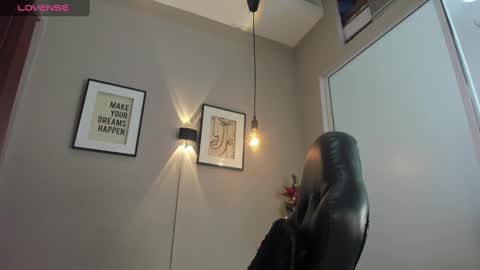 Snapshot of belinda_hills chatting on December 6, 11:14 pm belinda online show from December 6, 11:14 pm