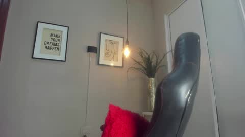 Snapshot of belinda_hills chatting on December 30, 8:15 pm belinda online show from December 30, 8:15 pm