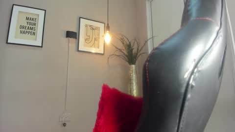 Snapshot of belinda_hills chatting on December 30, 11:17 pm belinda online show from December 30, 11:17 pm