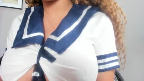 Snapshot of belinda_hills chatting on January 24, 2:07 am belinda online show from January 24, 2:07 am