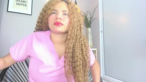 Snapshot of belinda_hills chatting on February 6, 9:17 pm belinda online show from February 6, 9:17 pm