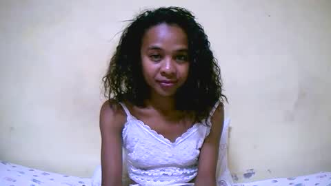 Snapshot of bella193999 chatting on December 6, 12:49 pm bella193999 online show from December 6, 12:49 pm