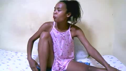 Snapshot of bella193999 chatting on December 16, 3:22 pm bella193999 online show from December 16, 3:22 pm