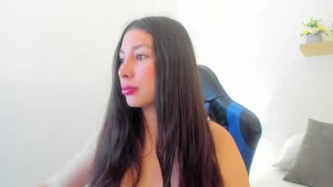Snapshot of bella_99x chatting on May 26, 11:28 am Bel 3 online show from May 26, 11:28 am