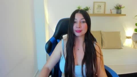 Snapshot of bella_99x chatting on June 2, 11:23 am Bel 3 online show from June 2, 11:23 am