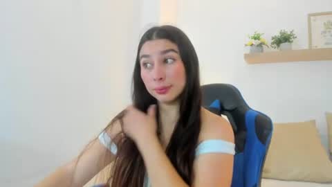 Snapshot of bella_99x chatting on June 12, 11:42 am Bel 3 online show from June 12, 11:42 am
