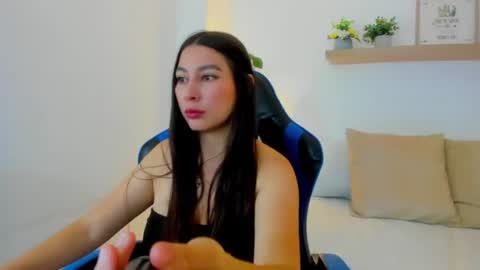 Snapshot of bella_99x chatting on June 19, 11:58 am Bel 3 online show from June 19, 11:58 am