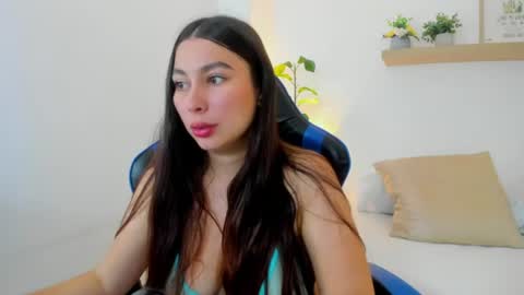 Snapshot of bella_99x chatting on June 22, 1:19 pm Bel 3 online show from June 22, 1:19 pm