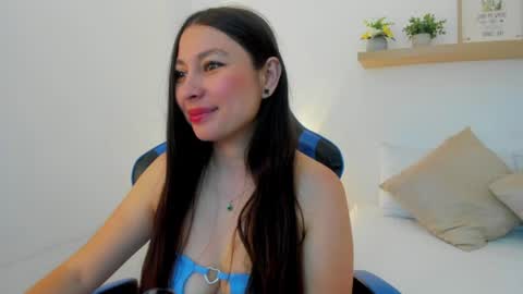 Snapshot of bella_99x chatting on July 3, 12:00 pm Bel 3 online show from July 3, 12:00 pm