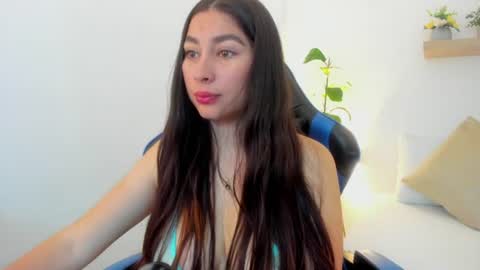 Snapshot of bella_99x chatting on July 25, 12:03 pm Bel 3 online show from July 25, 12:03 pm