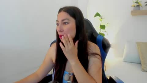 Snapshot of bella_99x chatting on July 29, 11:19 am Bel 3 online show from July 29, 11:19 am