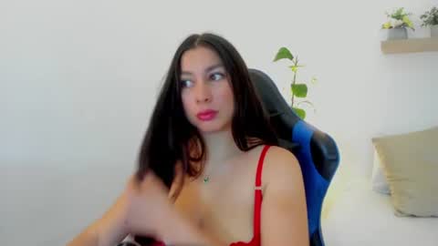 Snapshot of bella_99x chatting on July 31, 11:42 am Bel 3 online show from July 31, 11:42 am