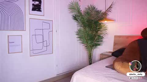 Snapshot of bella__donne chatting on February 20, 11:43 am online show from February 20, 11:43 am