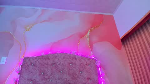 Snapshot of bella__sweets chatting on February 20, 6:46 pm Melanie online show from February 20, 6:46 pm