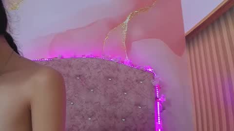 Snapshot of bella__sweets chatting on November 25, 10:37 am Melanie online show from November 25, 10:37 am