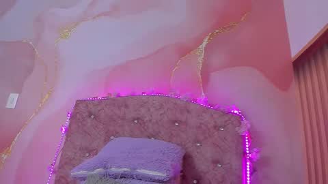Snapshot of bella__sweets chatting on November 26, 10:49 am Melanie online show from November 26, 10:49 am