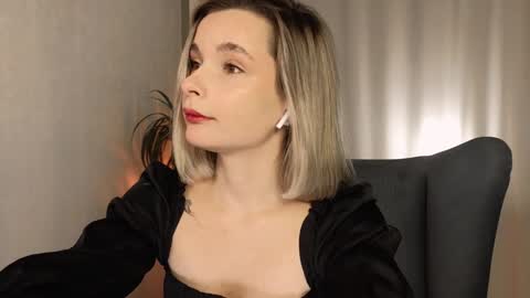 Snapshot of bella_alita chatting on December 25, 8:28 pm lita online show from December 25, 8:28 pm
