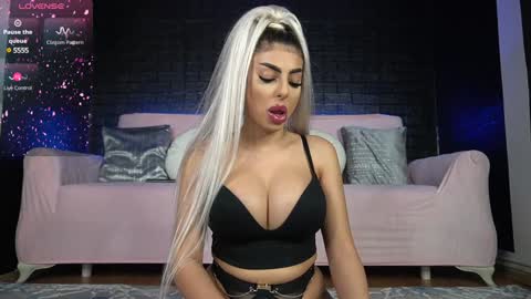 Snapshot of bella_blonda chatting on January 29, 9:07 pm Emma Bella online show from January 29, 9:07 pm