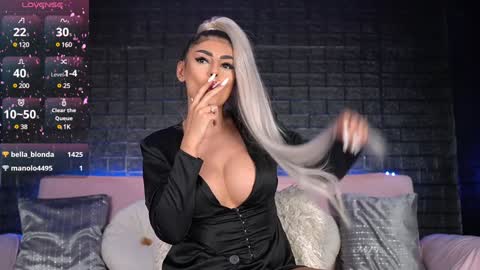 Snapshot of bella_blonda chatting on January 30, 10:41 pm Emma Bella online show from January 30, 10:41 pm