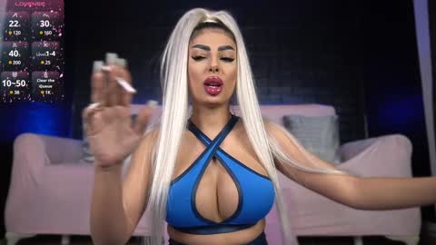 Snapshot of bella_blonda chatting on February 5, 8:14 pm Emma Bella online show from February 5, 8:14 pm