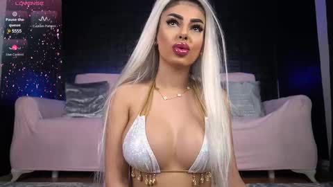 Snapshot of bella_blonda chatting on February 9, 6:37 pm Emma Bella online show from February 9, 6:37 pm