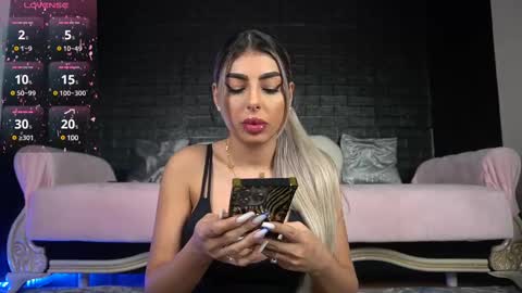 Snapshot of bella_blonda chatting on February 14, 8:48 pm Emma Bella online show from February 14, 8:48 pm