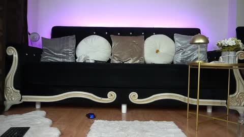 Snapshot of bella_blonda chatting on March 6, 11:31 pm Emma Bella online show from March 6, 11:31 pm