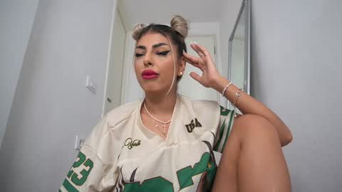 Snapshot of bella_blonda chatting on September 14, 11:37 pm Emma Bella online show from September 14, 11:37 pm