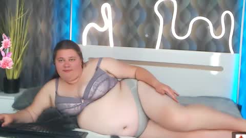 Snapshot of bella_blvack chatting on May 27, 5:54 pm bella_blvack online show from May 27, 5:54 pm