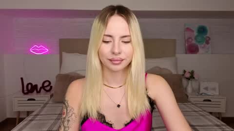 Snapshot of bella_crazyy chatting on April 23, 7:38 pm Bella online show from April 23, 7:38 pm