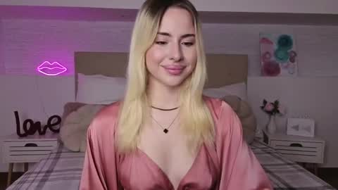 Snapshot of bella_crazyy chatting on April 30, 8:57 pm Bella online show from April 30, 8:57 pm
