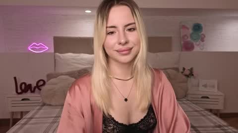 Snapshot of bella_crazyy chatting on May 5, 9:12 pm Bella online show from May 5, 9:12 pm
