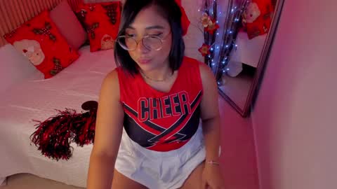 Snapshot of bella_desi chatting on December 4, 11:52 am Dessi online show from December 4, 11:52 am
