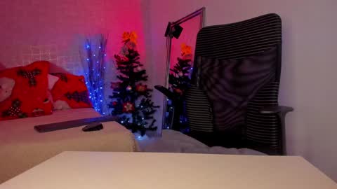 Snapshot of bella_desi chatting on December 28, 3:37 pm Dessi online show from December 28, 3:37 pm