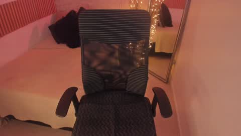 Snapshot of bella_desi chatting on January 25, 12:47 pm Dessi online show from January 25, 12:47 pm