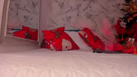 Snapshot of bella_desi chatting on December 3, 8:07 pm Dessi online show from December 3, 8:07 pm