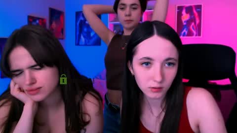 Bella online show from May 11, 2:45 pm