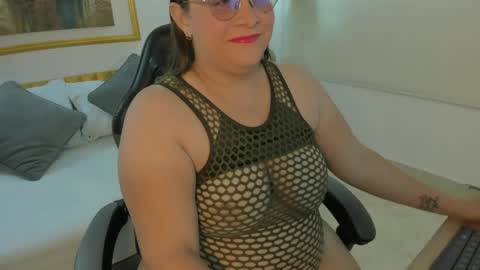 B E L L A online show from April 15, 7:32 pm