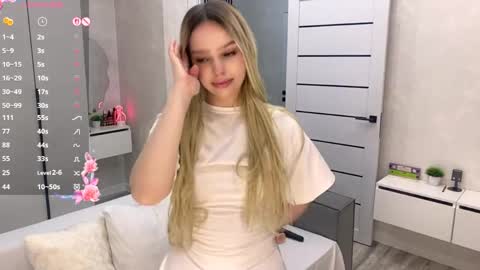 Snapshot of bella_gasp chatting on June 7, 1:59 pm Jane online show from June 7, 1:59 pm