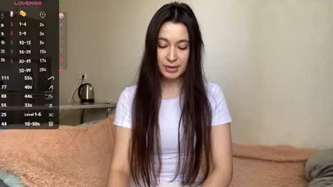 Snapshot of bella_gasp chatting on June 18, 6:13 am Jane online show from June 18, 6:13 am